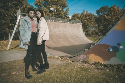 » #4/5 « / At the skating track in autumn / Blog-Beitrag von <a href="https://strkng.com/de/fotograf/patrick+vantroyen/">Fotograf Patrick Vantroyen</a> / 25.10.2019 22:36 / Mode / Beauty