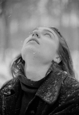 » #3/9 « / Runa in the snow / Blog post by <a href="https://dannartphotography.strkng.com/en/">Photographer daniel.nartschick</a> / 2021-02-19 11:51 / Portrait