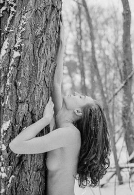 » #8/9 « / Runa in the snow / Blog post by <a href="https://strkng.com/en/photographer/daniel-nartschick/">Photographer daniel.nartschick</a> / 2021-02-19 11:51 / Nude