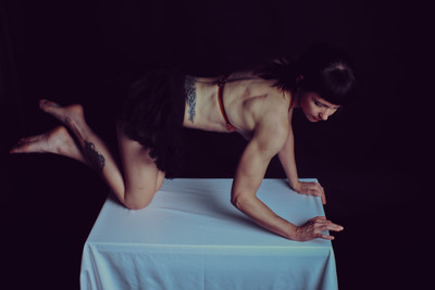 » #5/5 « / The comfort of stability / Blog post by <a href="https://strkng.com/en/photographer/risu/">Photographer Risu</a> / 2019-09-12 14:18 / Fine Art / fineart,femalephotographer,femalemodel