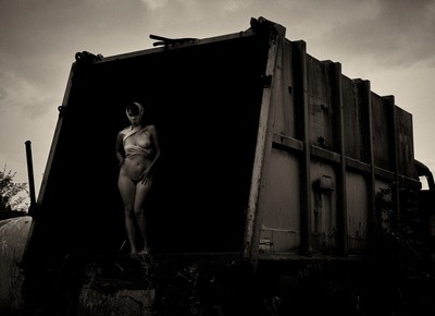 » #4/6 « / Grim Sunday / Blog-Beitrag von <a href="https://strkng.com/de/fotograf/nonkonform/">Fotograf nonkonform</a> / 21.10.2018 21:33 / Konzeptionell / horror,nude,dark,gloomy,conceptual