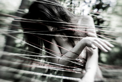 » #1/6 « / The network trap _ (Social Media) / Blog post by <a href="https://strkng.com/en/photographer/bogdan+bousca/">Photographer Bogdan Bousca</a> / 2019-06-08 07:24