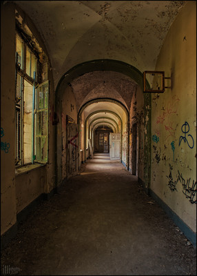 » #5/9 « / das verlassene Krankenhaus / Blog-Beitrag von <a href="https://strkng.com/de/fotograf/thomas+illhardt/">Fotograf Thomas Illhardt</a> / 08.05.2019 10:59