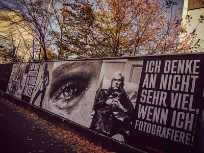 » #7/9 « / #helmutnewton100 / Blog-Beitrag von <a href="https://strkng.com/de/fotograf/thomas+illhardt/">Fotograf Thomas Illhardt</a> / 09.11.2020 11:20