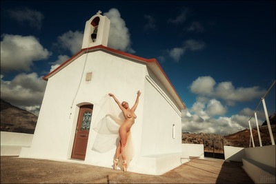 » #6/9 « / die kleine Kapelle / Blog post by <a href="https://strkng.com/en/photographer/thomas+illhardt/">Photographer Thomas Illhardt</a> / 2020-12-09 13:24