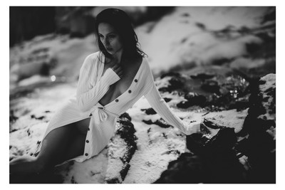 With  / Schwarz-weiss