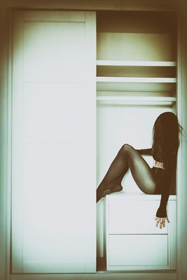 » #4/6 « / hotelroom / Blog post by <a href="https://willischwanke.strkng.com/en/">Photographer Willi Schwanke</a> / 2018-11-27 06:25 / Portrait