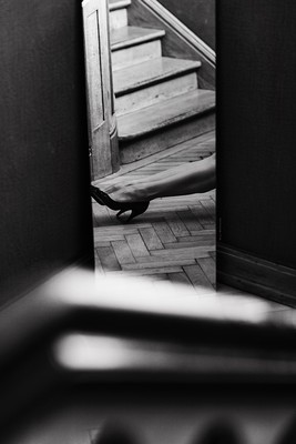 » #3/4 « / StairwayMirrorLegs / Blog post by <a href="https://willischwanke.strkng.com/en/">Photographer Willi Schwanke</a> / 2018-12-07 12:53 / Konzeptionell