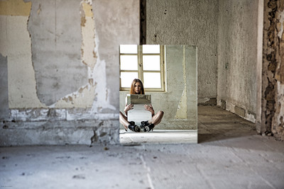 » #4/9 « / spiegel im chausseehaus / Blog post by <a href="https://willischwanke.strkng.com/en/">Photographer Willi Schwanke</a> / 2019-05-12 16:15 / Lost places