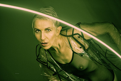 » #7/9 « / raincoat I-IX / Blog-Beitrag von <a href="https://willischwanke.strkng.com/de/">Fotograf Willi Schwanke</a> / 04.02.2020 11:46 / Nude