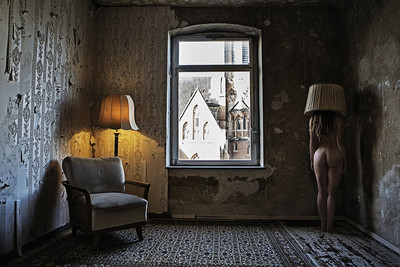 » #1/4 « / lamp I / Blog post by <a href="https://willischwanke.strkng.com/en/">Photographer Willi Schwanke</a> / 2020-02-16 09:00 / Nude
