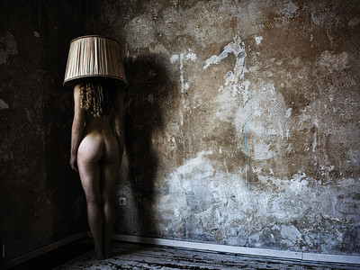 » #3/4 « / lamp I / Blog post by <a href="https://willischwanke.strkng.com/en/">Photographer Willi Schwanke</a> / 2020-02-16 09:00 / Nude