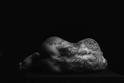 » #1/5 « / inked / Blog-Beitrag von <a href="https://willischwanke.strkng.com/de/">Fotograf Willi Schwanke</a> / 06.07.2020 22:11 / Nude