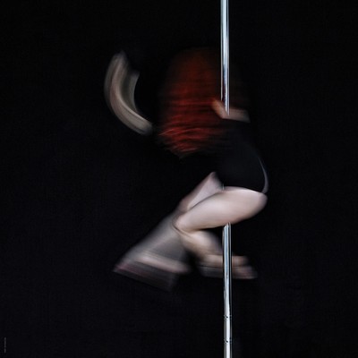 » #1/9 « / poledance | blurwillsavetheworld / Blog-Beitrag von <a href="https://willischwanke.strkng.com/de/">Fotograf Willi Schwanke</a> / 17.10.2020 22:29 / Stimmungen