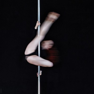 » #4/9 « / poledance | blurwillsavetheworld / Blog post by <a href="https://willischwanke.strkng.com/en/">Photographer Willi Schwanke</a> / 2020-10-17 22:29 / Stimmungen
