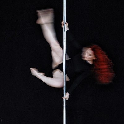 » #7/9 « / poledance | blurwillsavetheworld / Blog post by <a href="https://willischwanke.strkng.com/en/">Photographer Willi Schwanke</a> / 2020-10-17 22:29 / Stimmungen