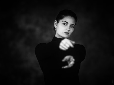 » #3/3 « / sarah I-III / Blog-Beitrag von <a href="https://willischwanke.strkng.com/de/">Fotograf Willi Schwanke</a> / 24.12.2020 10:40 / Portrait