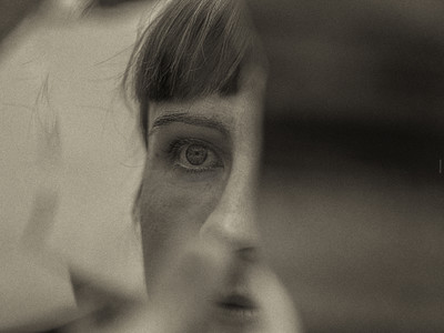 » #3/3 « / mirror I-III / Blog post by <a href="https://willischwanke.strkng.com/en/">Photographer Willi Schwanke</a> / 2021-12-19 19:46 / Portrait