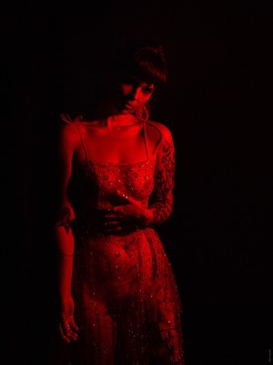 » #3/3 « / red I-III / Blog-Beitrag von <a href="https://willischwanke.strkng.com/de/">Fotograf Willi Schwanke</a> / 26.12.2021 19:12 / Nude