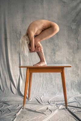 » #4/5 « / table vol.2 -b&amp;t I-V- / Blog post by <a href="https://willischwanke.strkng.com/en/">Photographer Willi Schwanke</a> / 2024-10-03 10:39 / Nude