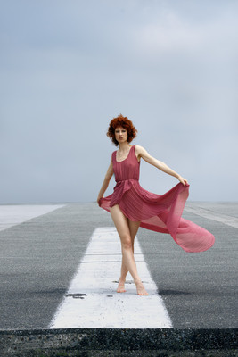 turn  / runway,color,beauty