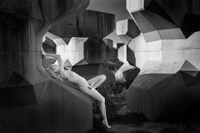 Concrete I / Nude / nude,b&w