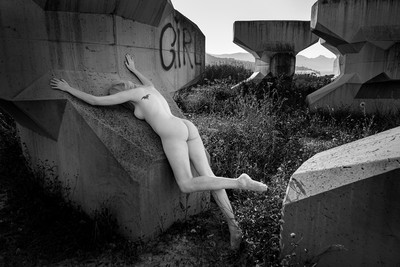 Concrete IV / Nude / nude,B&W