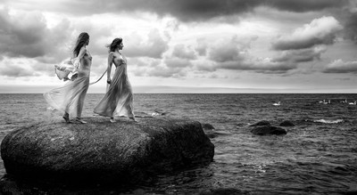 follow the swans / Stimmungen / women,outdoor,ocean,wind,landscape,mood,weather,sky