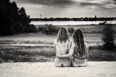 enjoy the silence / Nude / women,nude,backside,landscape,sensuality,mood,blackandwhite