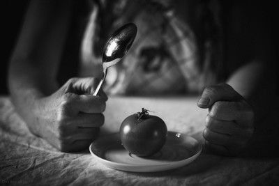 VII / Food / tomato,tomate,food,essen,hunger,blackandwhite