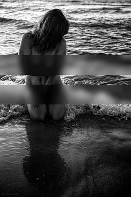 V / Nude / woman,nudeart,beach,blackandwhite