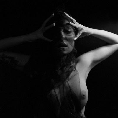 » #2/9 « / Lichtspiel / Blog post by <a href="https://strkng.com/en/photographer/filthy+wizard/">Photographer Filthy Wizard</a> / 2020-02-19 17:48 / Portrait