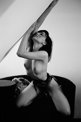 » #4/9 « / Lichtspiel / Blog post by <a href="https://strkng.com/en/photographer/filthy+wizard/">Photographer Filthy Wizard</a> / 2020-02-19 17:48 / Nude