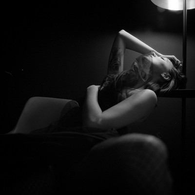 » #7/9 « / Lichtspiel / Blog post by <a href="https://strkng.com/en/photographer/filthy+wizard/">Photographer Filthy Wizard</a> / 2020-02-19 17:48 / Nude