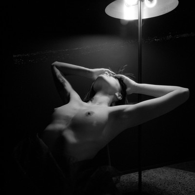 » #9/9 « / Lichtspiel / Blog post by <a href="https://strkng.com/en/photographer/filthy+wizard/">Photographer Filthy Wizard</a> / 2020-02-19 17:48 / Nude