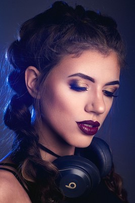 » #7/9 « / Abschluss-Shooting bei einer Makeup Academy / Blog-Beitrag von <a href="https://strkng.com/de/fotograf/p-feldhusen-fotografie/">Fotograf p.feldhusen.fotografie</a> / 10.05.2019 13:25