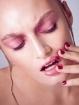 » #9/9 « / Abschluss-Shooting bei einer Makeup Academy / Blog post by <a href="https://strkng.com/en/photographer/p-feldhusen-fotografie/">Photographer p.feldhusen.fotografie</a> / 2019-05-10 13:25