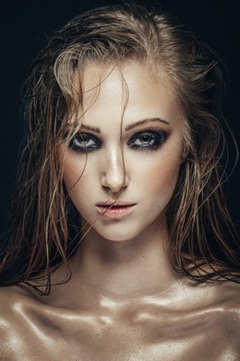 » #4/5 « / Shooting mit Lisa Mengelers / Blog-Beitrag von <a href="https://strkng.com/de/fotograf/p-feldhusen-fotografie/">Fotograf p.feldhusen.fotografie</a> / 11.09.2019 22:19