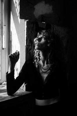 » #2/9 « / Birth of the retro noir / Blog post by <a href="https://strkng.com/en/photographer/turamania+art/">Photographer Turamania Art</a> / 2022-04-02 12:20 / Schwarz-weiss