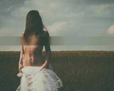 » #1/9 « / Wilder Mohn / Blog-Beitrag von <a href="https://strkng.com/de/fotograf/mario+von+oculario/">Fotograf Mario von Oculario</a> / 29.05.2019 12:54 / Nude