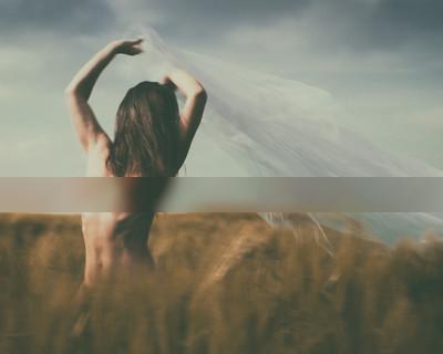 » #4/9 « / Wilder Mohn / Blog-Beitrag von <a href="https://strkng.com/de/fotograf/mario+von+oculario/">Fotograf Mario von Oculario</a> / 29.05.2019 12:54 / Nude