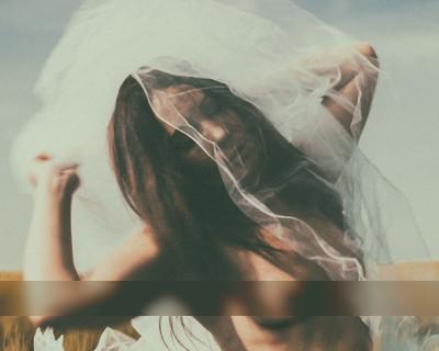 » #6/9 « / Wilder Mohn / Blog-Beitrag von <a href="https://strkng.com/de/fotograf/mario+von+oculario/">Fotograf Mario von Oculario</a> / 29.05.2019 12:54 / Nude