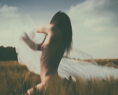 » #9/9 « / Wilder Mohn / Blog-Beitrag von <a href="https://strkng.com/de/fotograf/mario+von+oculario/">Fotograf Mario von Oculario</a> / 29.05.2019 12:54 / Nude