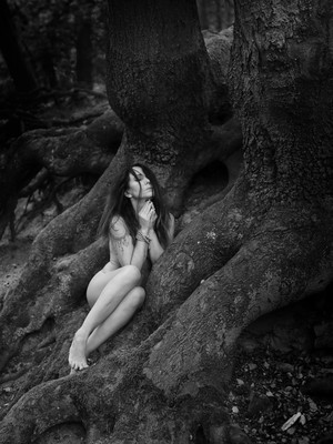 » #1/7 « / Waldgeboren / Blog-Beitrag von <a href="https://strkng.com/de/model/mahamaya/">Model mahamaya</a> / 04.10.2020 22:19 / Nude