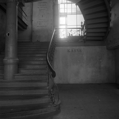 Stairs of Totschek II / Lost places / görlitz,urbex,verlassen,filmset,kaufhaus,treppe,analog