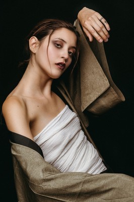 » #8/9 « / Caterina Kimona mood / Blog-Beitrag von <a href="https://strkng.com/de/fotograf/joe+hogan/">Fotograf Joe Hogan</a> / 02.08.2022 12:50