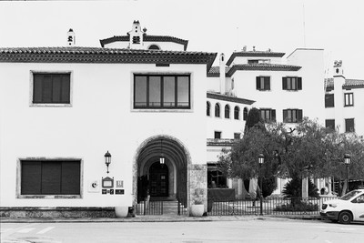 » #2/9 « / La Gavina, s&#039;Agaró / Blog post by <a href="https://strkng.com/en/photographer/joe+hogan/">Photographer Joe Hogan</a> / 2025-03-10 13:10