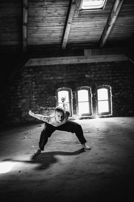 » #1/9 « / Dusty dancing / Blog post by <a href="https://strkng.com/en/photographer/frank+pudel/">Photographer Frank Pudel</a> / 2020-04-01 21:10 / Performance