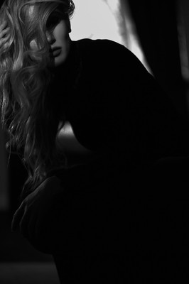 » #8/9 « / Adelina im Hotel Syte / Blog post by <a href="https://strkng.com/en/photographer/rainer+moster/">Photographer Rainer Moster</a> / 2019-12-22 22:29