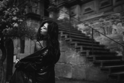 » #2/8 « / Am Schloss / Blog post by <a href="https://strkng.com/en/photographer/rainer+moster/">Photographer Rainer Moster</a> / 2024-04-01 23:36